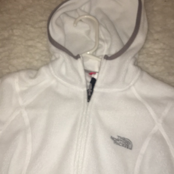 North face- White Soft Northface Hooded Jacket - Picture 2 of 6
